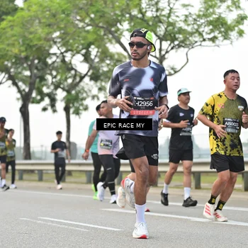 Runner Photo 6188459