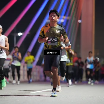 Runner Photo 6192075