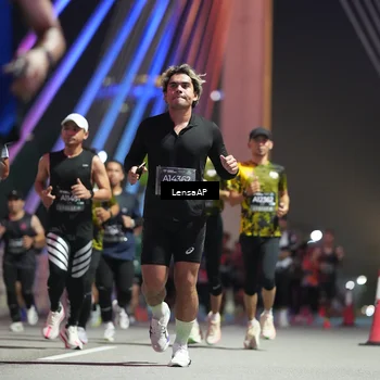 Runner Photo 6192430