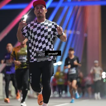 Runner Photo 6193038