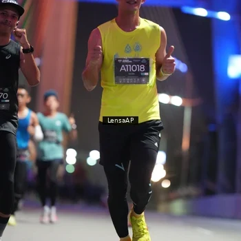 Runner Photo 6194072
