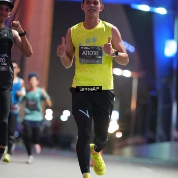 Runner Photo 6194074