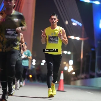 Runner Photo 6194100