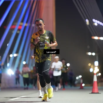 Runner Photo 6194554