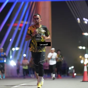Runner Photo 6194611