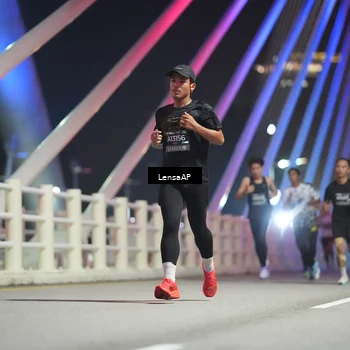 Runner Photo 6194849
