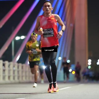 Runner Photo 6195440