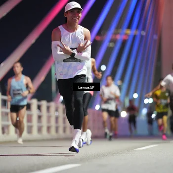 Runner Photo 6195914