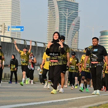 Runner Photo 6196753