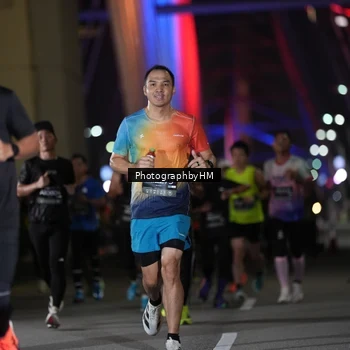 Runner Photo 6203859
