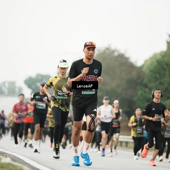 Runner Photo 6204135