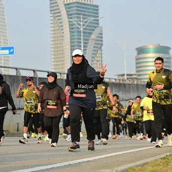 Runner Photo 6209123