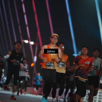 Runner Photo 6210697