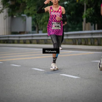 Runner Photo 6211100