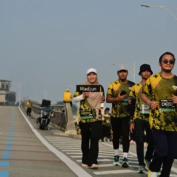 Runner Photo 6212095