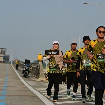 Runner Photo 6212103