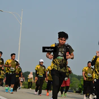 Runner Photo 6220011