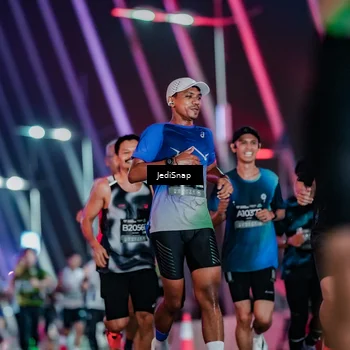 Runner Photo 6233487