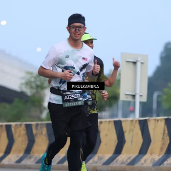 Runner Photo 6235975