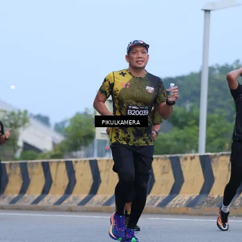 Runner Photo 6236135