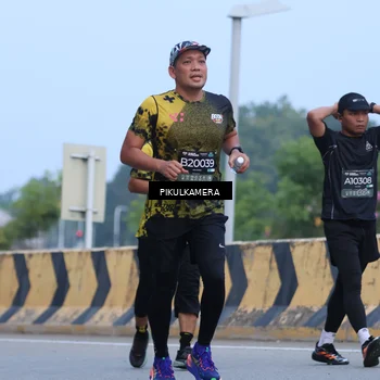 Runner Photo 6236153