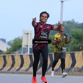 Runner Photo 6236235