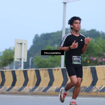 Runner Photo 6236263