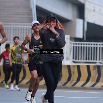 Runner Photo 6236296