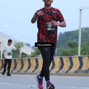 Runner Photo 6236533