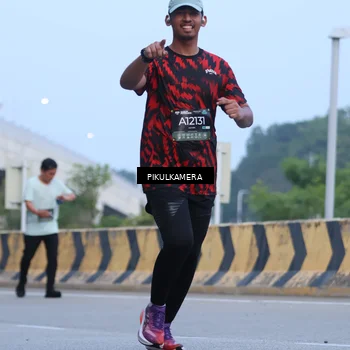Runner Photo 6236536