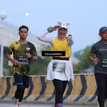 Runner Photo 6236695