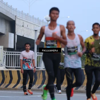 Runner Photo 6236795