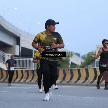 Runner Photo 6236844