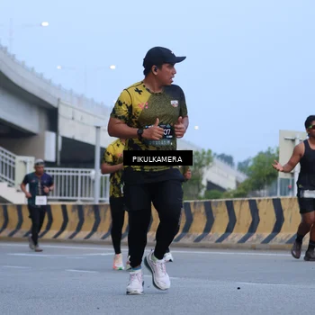 Runner Photo 6236845
