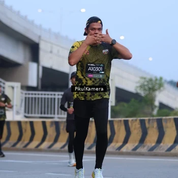 Runner Photo 6237010