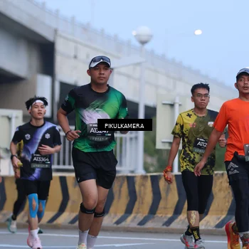 Runner Photo 6237300