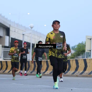 Runner Photo 6237874