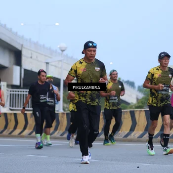 Runner Photo 6237946