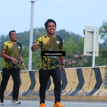 Runner Photo 6238786