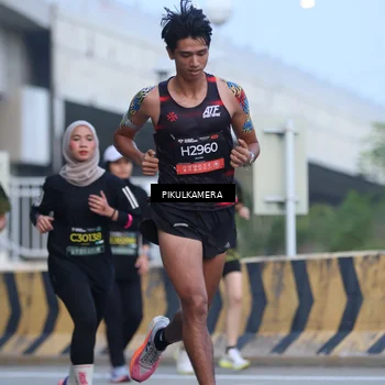 Runner Photo 6239145