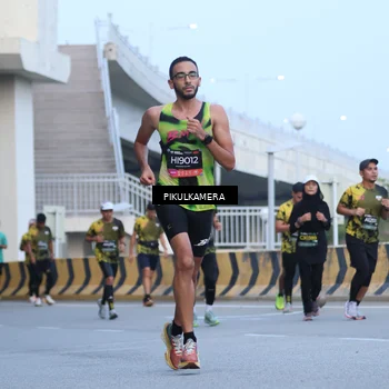 Runner Photo 6240005