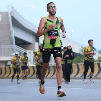 Runner Photo 6240013