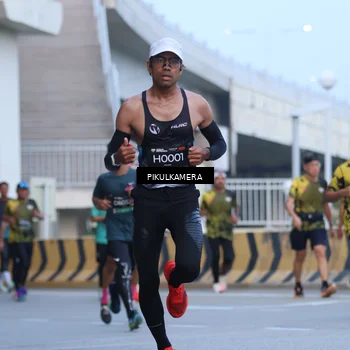 Runner Photo 6240029