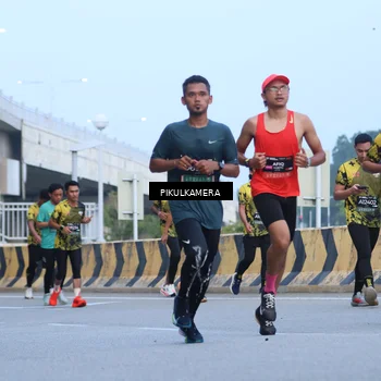 Runner Photo 6240047