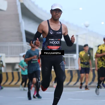 Runner Photo 6240049