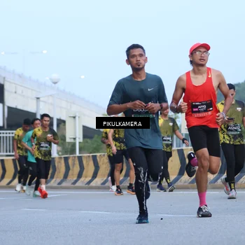 Runner Photo 6240053