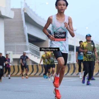 Runner Photo 6240092