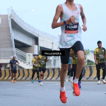 Runner Photo 6240101