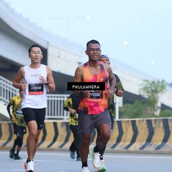 Runner Photo 6241454