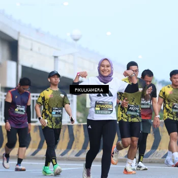 Runner Photo 6242105